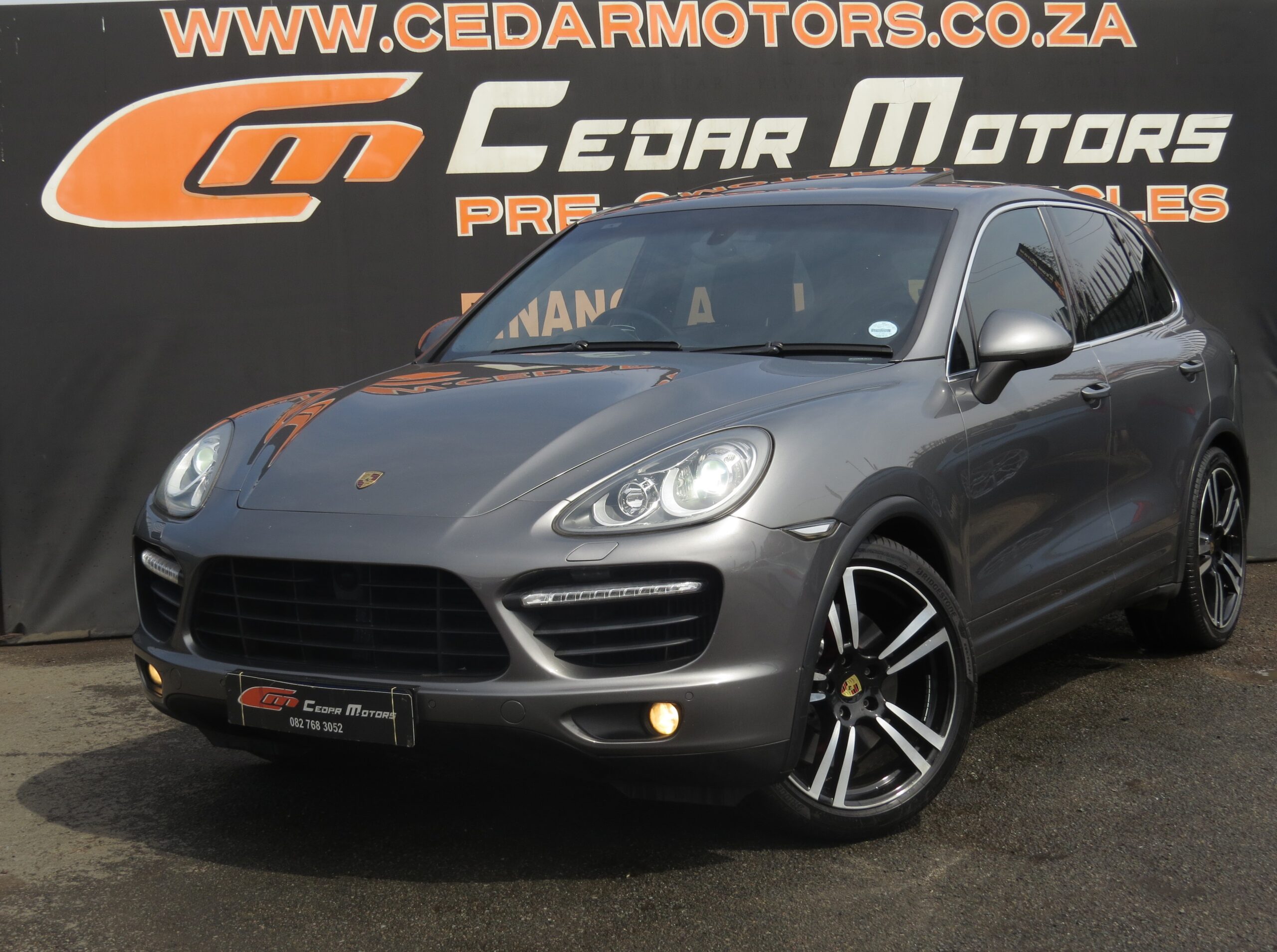 2010 Porsche Cayenne Turbo(180000kms)